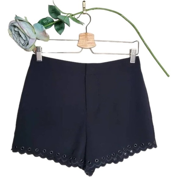 Sam Edelman  Scallop Grommet Casual Black Preppy Shorts Size 4 - Picture 1 of 9